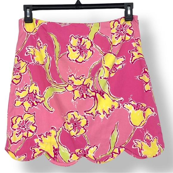 Lilly Pulitzer Lynnie in Hotty Pink Day Lilly Vibrant Floral Scalloped Skirt - Picture 2 of 13